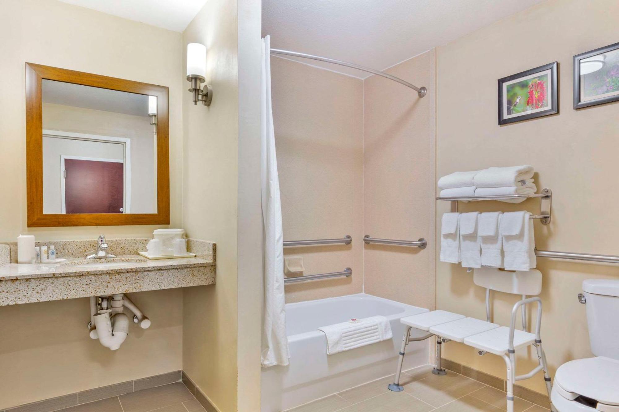 คอมฟอร์ท สวีท วิลสัน - ไอ - 95 Hotel ภายนอก รูปภาพ