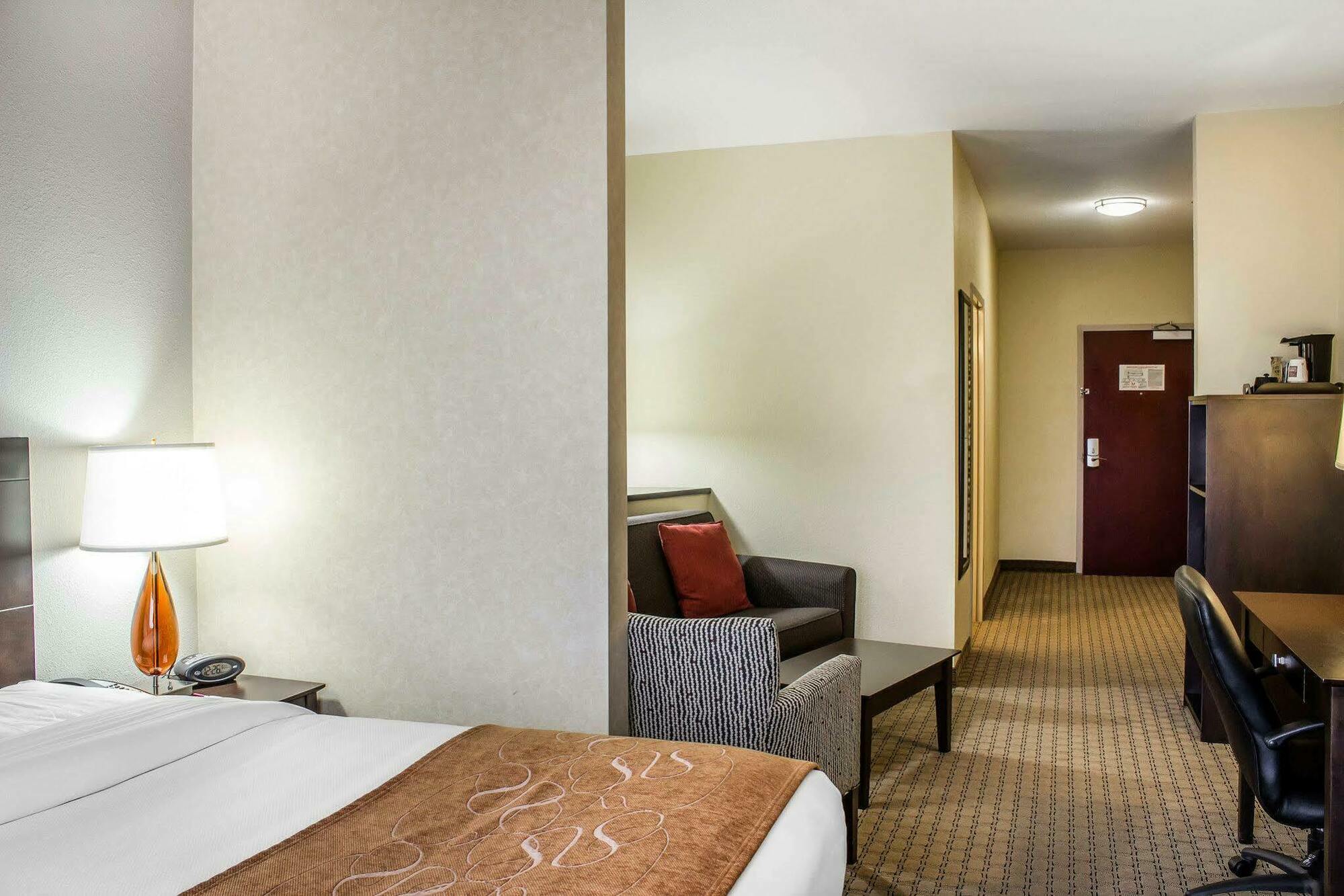 คอมฟอร์ท สวีท วิลสัน - ไอ - 95 Hotel ภายนอก รูปภาพ